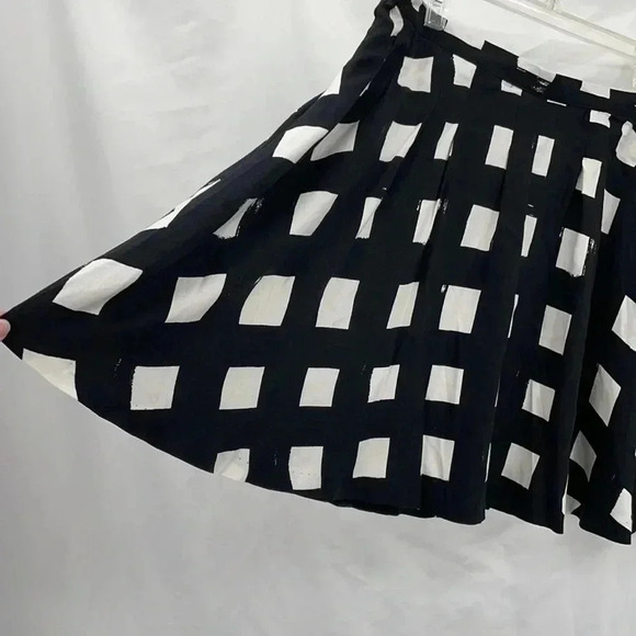 GAP Circle Skirt 10 Reg Black White Back Zip Lined NWT - Picture 2 of 10